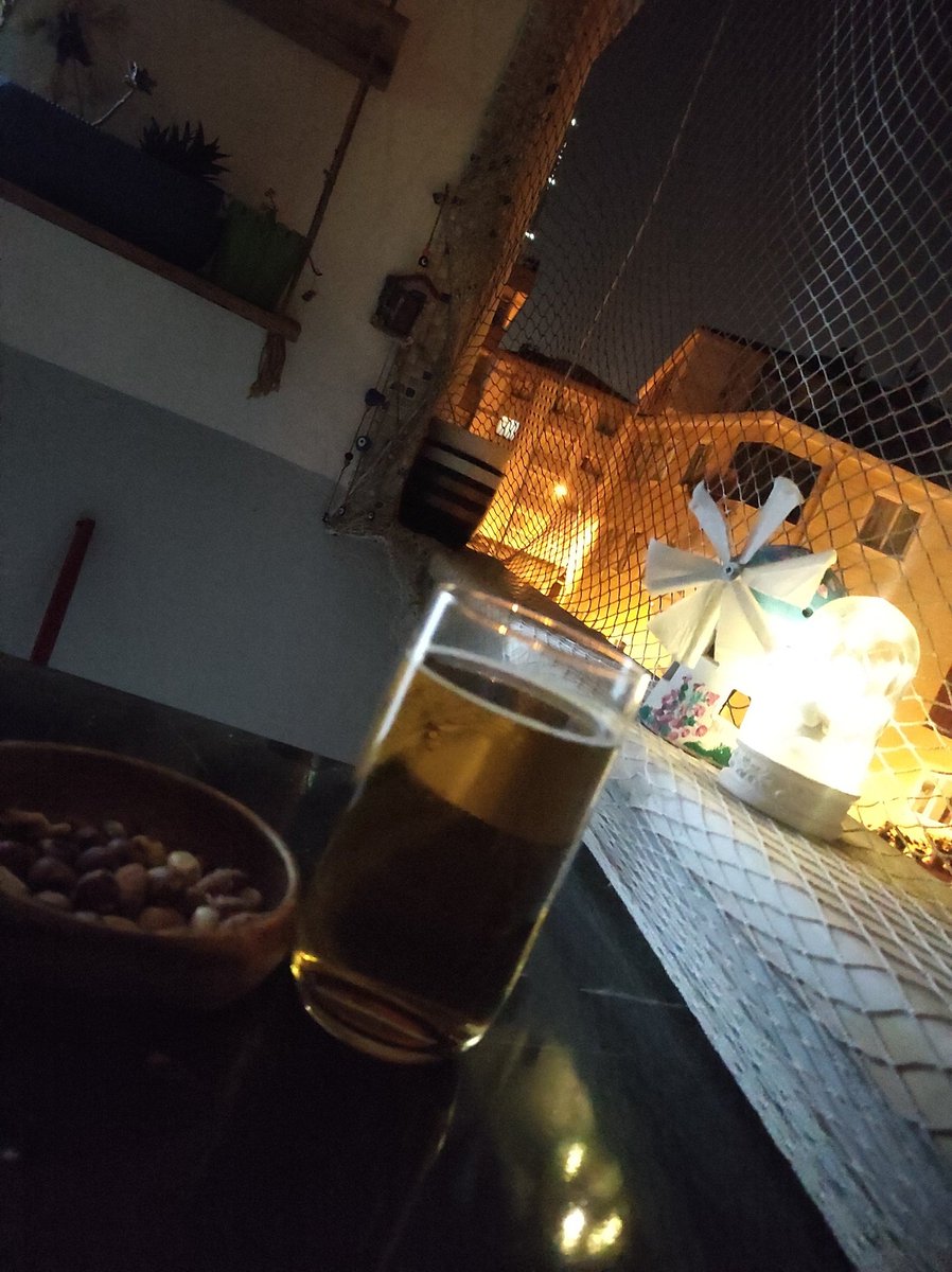 Loyammm's tweet photo. Evimi özlemişim, son yaz akşamları 🍺 https://t.co/m8wRZzqKw3