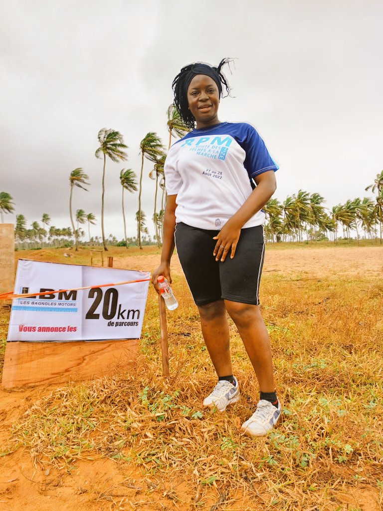 TotohouI's tweet photo. *La route des pêches à la marche. Une belle initiative. Un grand défi. Marcher de fidjrosse à Ouidah, 32km . Ce n'était pas facile mais nous avons pu le faire. À un certain moment on ne marchait plus avec les pieds mais tout se passait dans la tête. https://t.co/mWbJaqnIFp