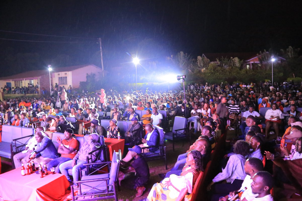 uwizeyeblair's tweet photo. Safe to say that hoima was a successπ
Thank you so much for turning up for the @ComedyStoreUG. Massive turn up!!
#ComedyStoreInHoima https://t.co/Oqa8sGIvbD