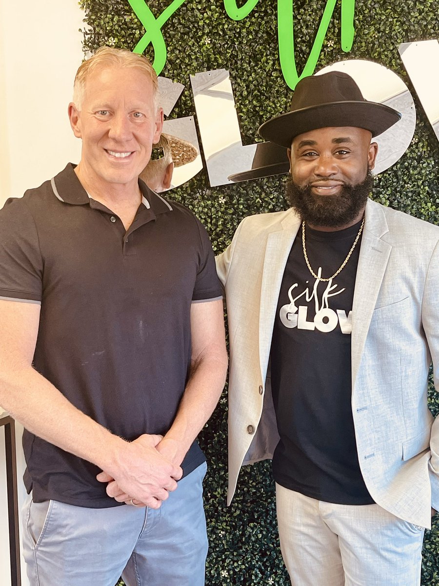 traychaney's tweet photo. Discussing Business w/ the MAYOR “Don Walters” Cuyahoga Falls Ohio. @silkandglow1 Ribbon Cutting was a success. I’m coming back to do a concert! Everything We do is BIG &amp; we gone WIN #consistency #workingActor #artist #businessowner https://t.co/2HdltXWoPi