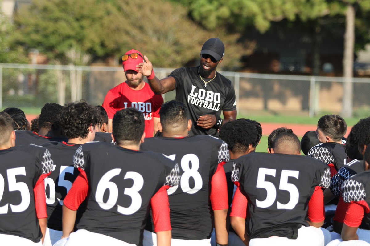 The newest members of <a href="/LCLobosFootball/">LanghamCreekFootball</a> took the field on Thursday vs. Tomball Memorial. ❤️🐺🏈 <a href="/CFISDAthletics/">CFISDAthletics</a> <a href="/langhamcreekhs/">Langham Creek High</a>