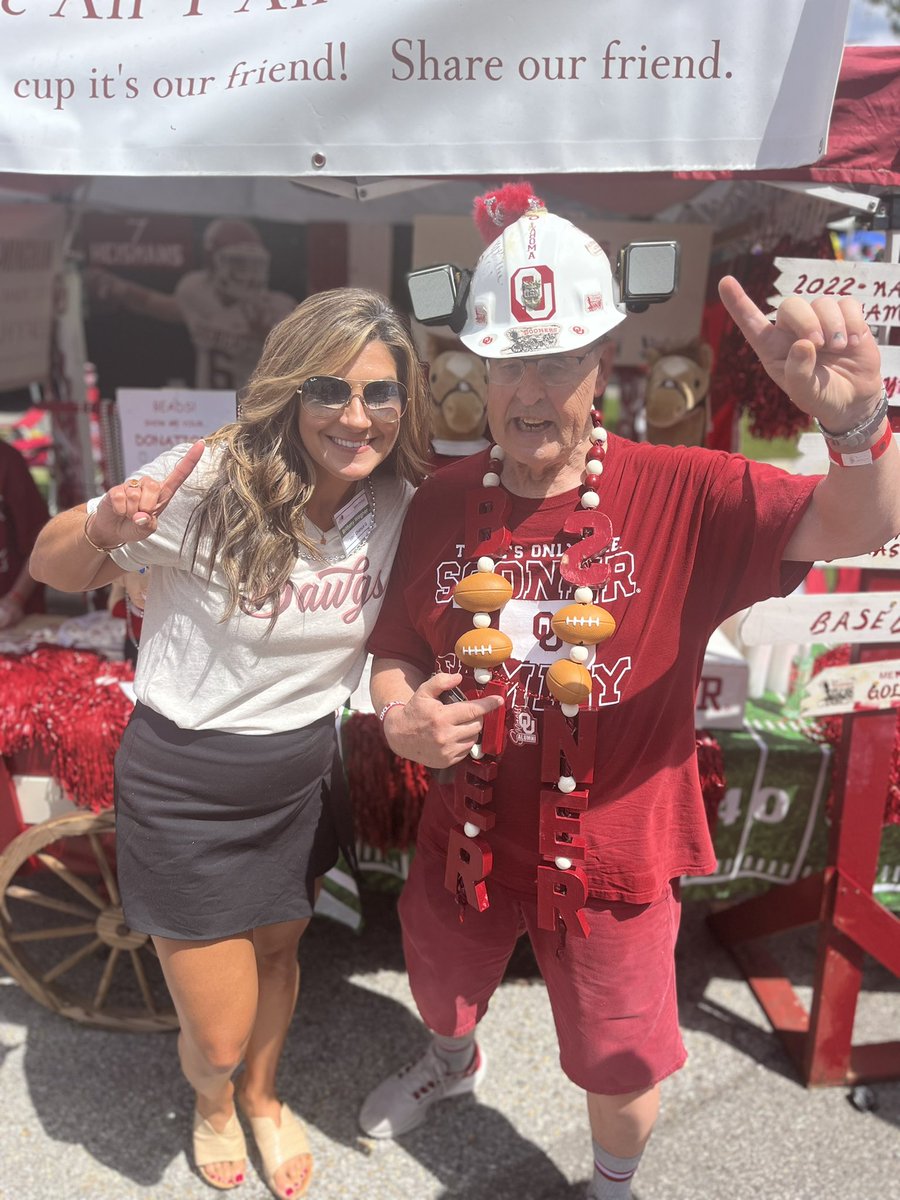 Brittany_MSgirl's tweet photo. Fun day today being a judge for @thebellcenter Tailgate Challenge with @LaurenSisler ! https://t.co/nwyOhuKxfy