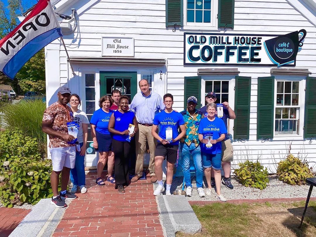 Vivian4StateRep's tweet photo. We got to hear from former Somerville Councillor, Will Mbah about the value of representation.
As always, it was great to have conversations with residents on Chelmsford/ 14thMiddlesex
#earlyvoting #earlyvoting2022 #Votercontact #doors #vivianbirchall #middlesex14 https://t.co/DXHpAG8OPp