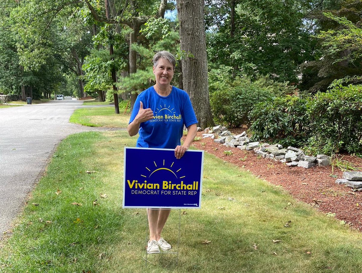 Vivian4StateRep's tweet photo. We got to hear from former Somerville Councillor, Will Mbah about the value of representation.
As always, it was great to have conversations with residents on Chelmsford/ 14thMiddlesex
#earlyvoting #earlyvoting2022 #Votercontact #doors #vivianbirchall #middlesex14 https://t.co/DXHpAG8OPp