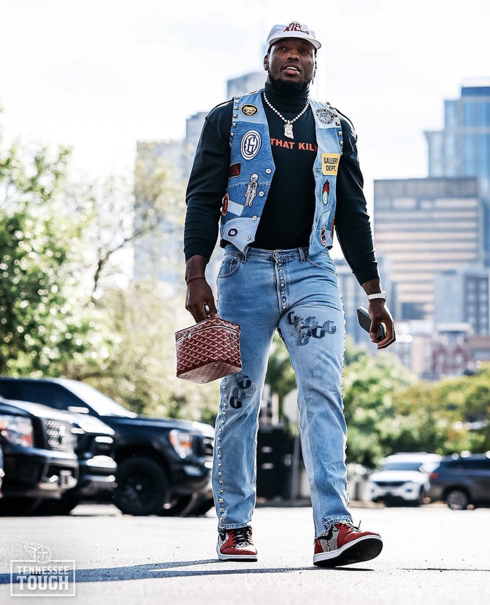 PFF_Fantasy's tweet photo. Derrick Henry is still the RB1 👑 

(📸 @Titans) https://t.co/bOpohiQuTL