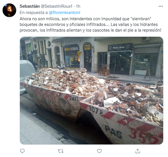 desdelasaulasx's tweet photo. Dice este pelotudo que si los orcos cagan a piedrazos a alguien la culpa es de Larreta, que los pobres orcos tienen una compulsión irresistible de matar gente a piedrazos si ven una valla o tienen una piedra a mano. https://t.co/umiVn24IjT