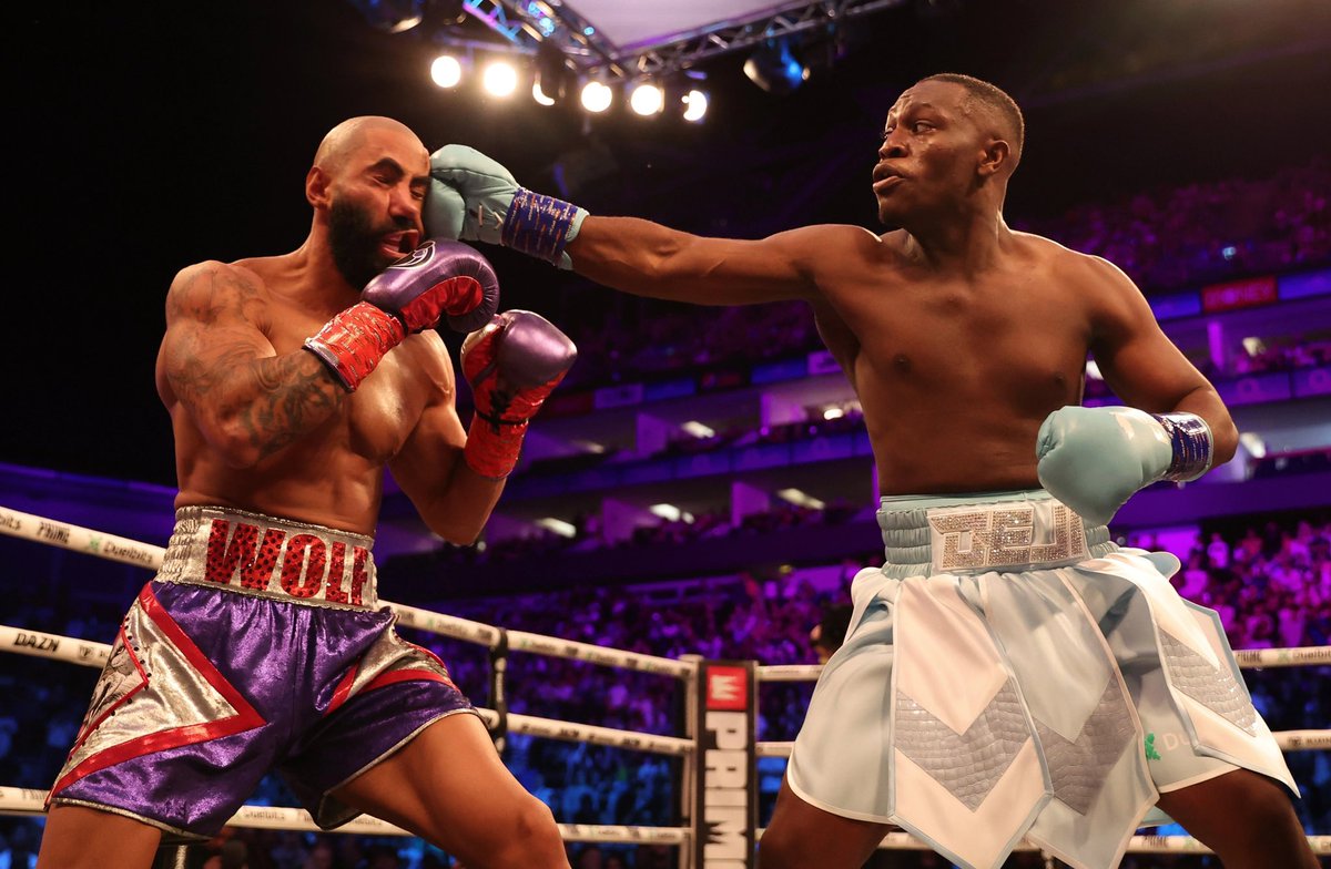 daisyxpov's tweet photo. best fight of the night imo #KSISwarmz https://t.co/N6UUPQJtUH