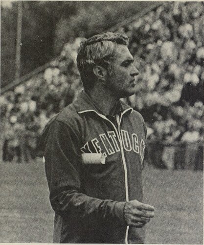 wildcatnews's tweet photo. Perhaps no other banker had closer UK ties during his time. He was close to Joe Hall, Rick Pitino, Eddie Sutton and John Calipari as well as Fran Curci, Rich Brooks and Mark Stoops. Curci once sat on Peoples Bank board for L. D. and his friendship with Pitino was his fondest. https://t.co/ulCQcwYcGS