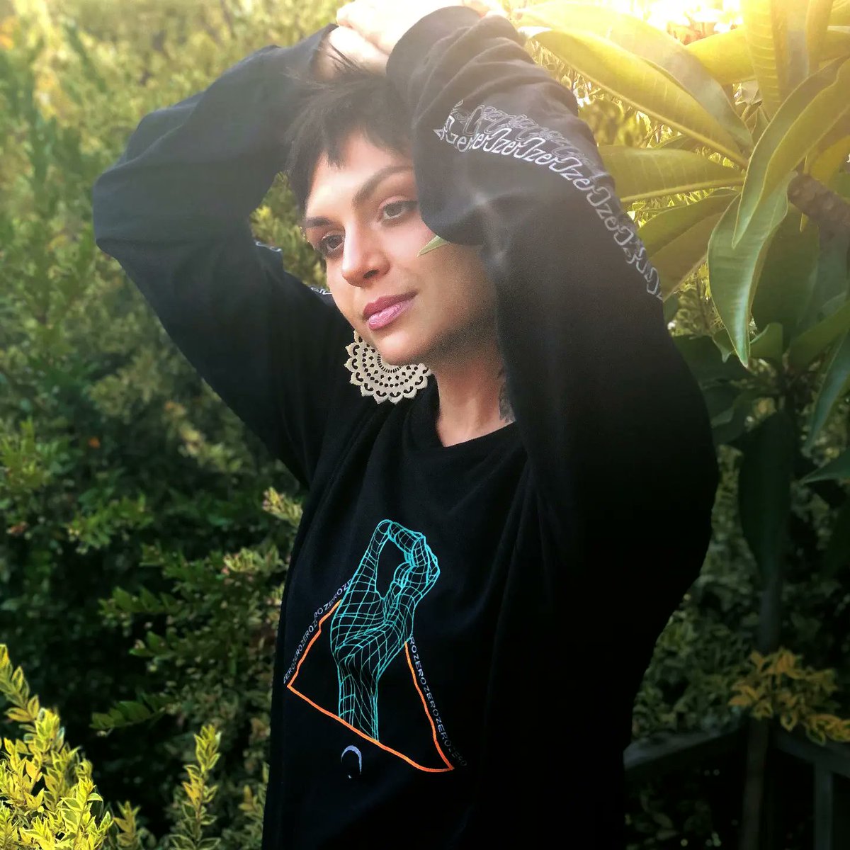 krewellasource's tweet photo. celebrating @KrewellaJahan today on her special day 🥂 grateful for your existence jahan &amp; thank you for everything. Sending all our love &amp; greetings your way. Glad we have you, happy birthday jahan❤️

@Krewella https://t.co/KLYX5wJrVI