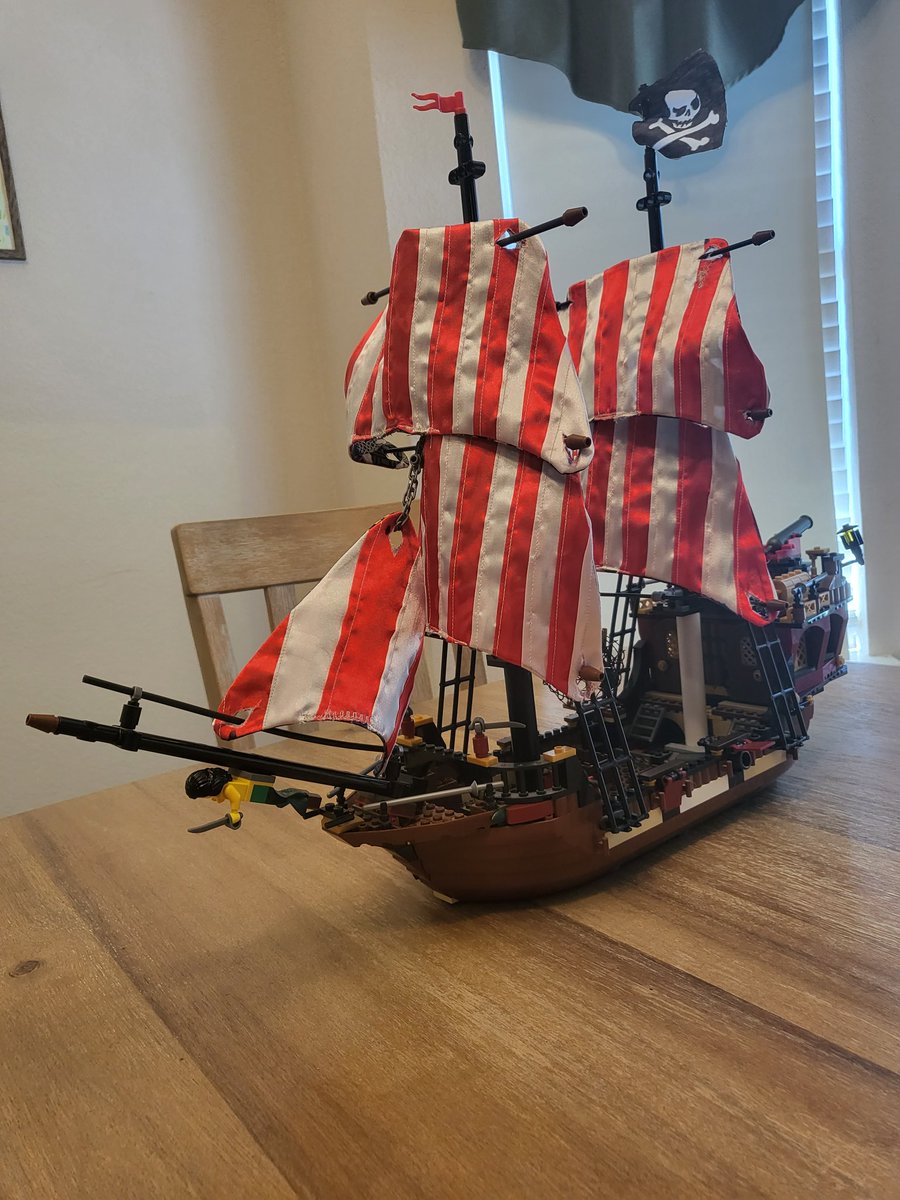 Always_Mads's tweet photo. We restored LEGO Pirates Set #6243 from 2009. We had to order some custom pieces we lost and created our own sails! #LEGO https://t.co/PmTDMu5K8h