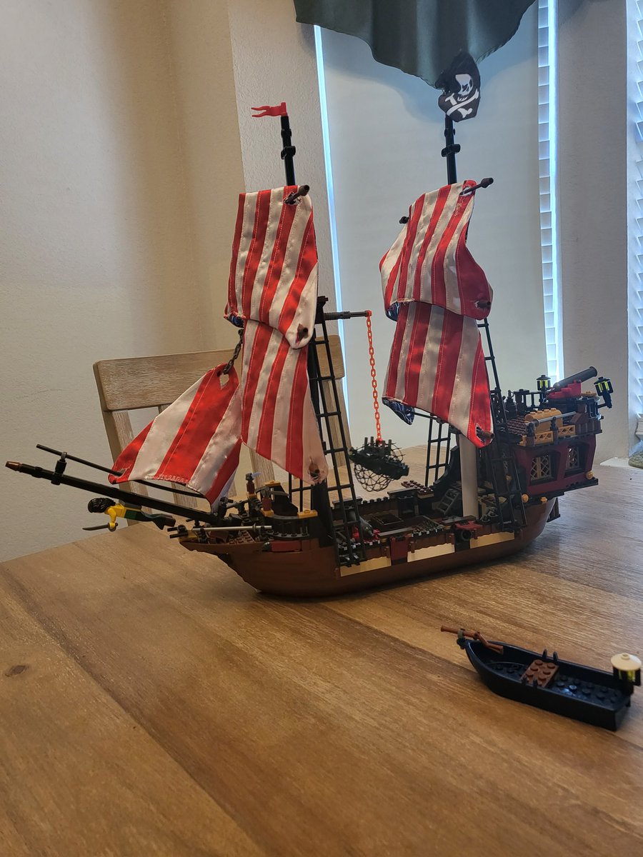 Always_Mads's tweet photo. We restored LEGO Pirates Set #6243 from 2009. We had to order some custom pieces we lost and created our own sails! #LEGO https://t.co/PmTDMu5K8h