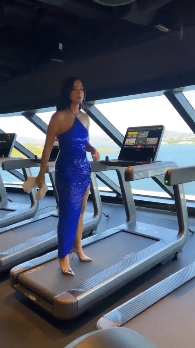 perryspop's tweet photo. @todaykatyp @katyperry the treadmill one 😭 she really is katy perry https://t.co/od43VWEWY7