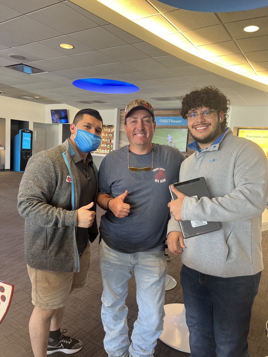 Taking care of our fire fighters one at a time 🧯💨 <a href="/FirstNet/">FirstNet, Built with AT&T</a> #KAMO #winMOORE