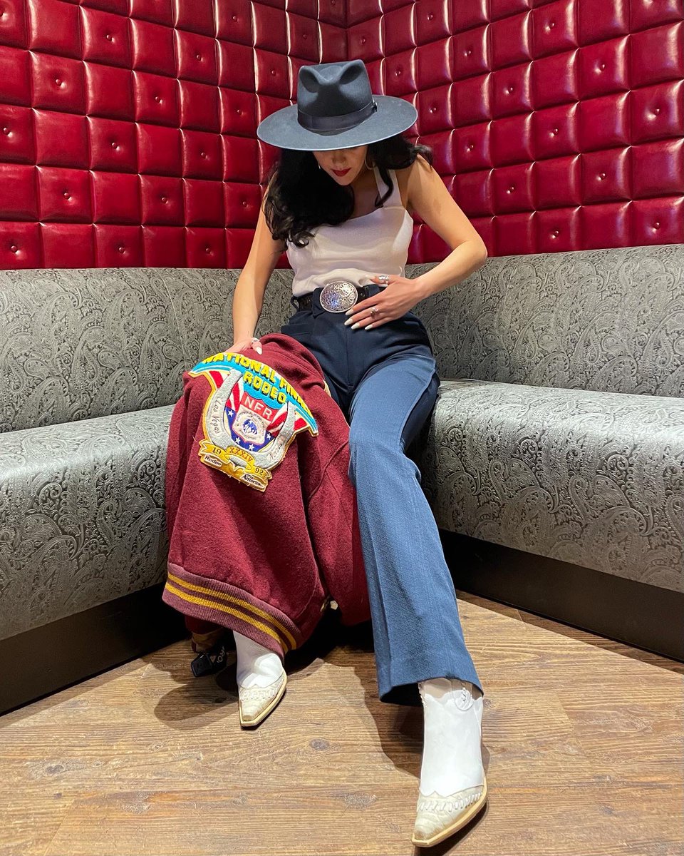 jas15_pan's tweet photo. 1) This NFR will be my 4th year working the event for all 10 days. from my very 1st NFR (when I’d never been to a rodeo other than my hometown) I have put together outfits -  50% borrowed 25% thrifted &amp; 25% from shein. ya girl has been living on pennies every NFR. but this year https://t.co/pRsDyDTrNJ