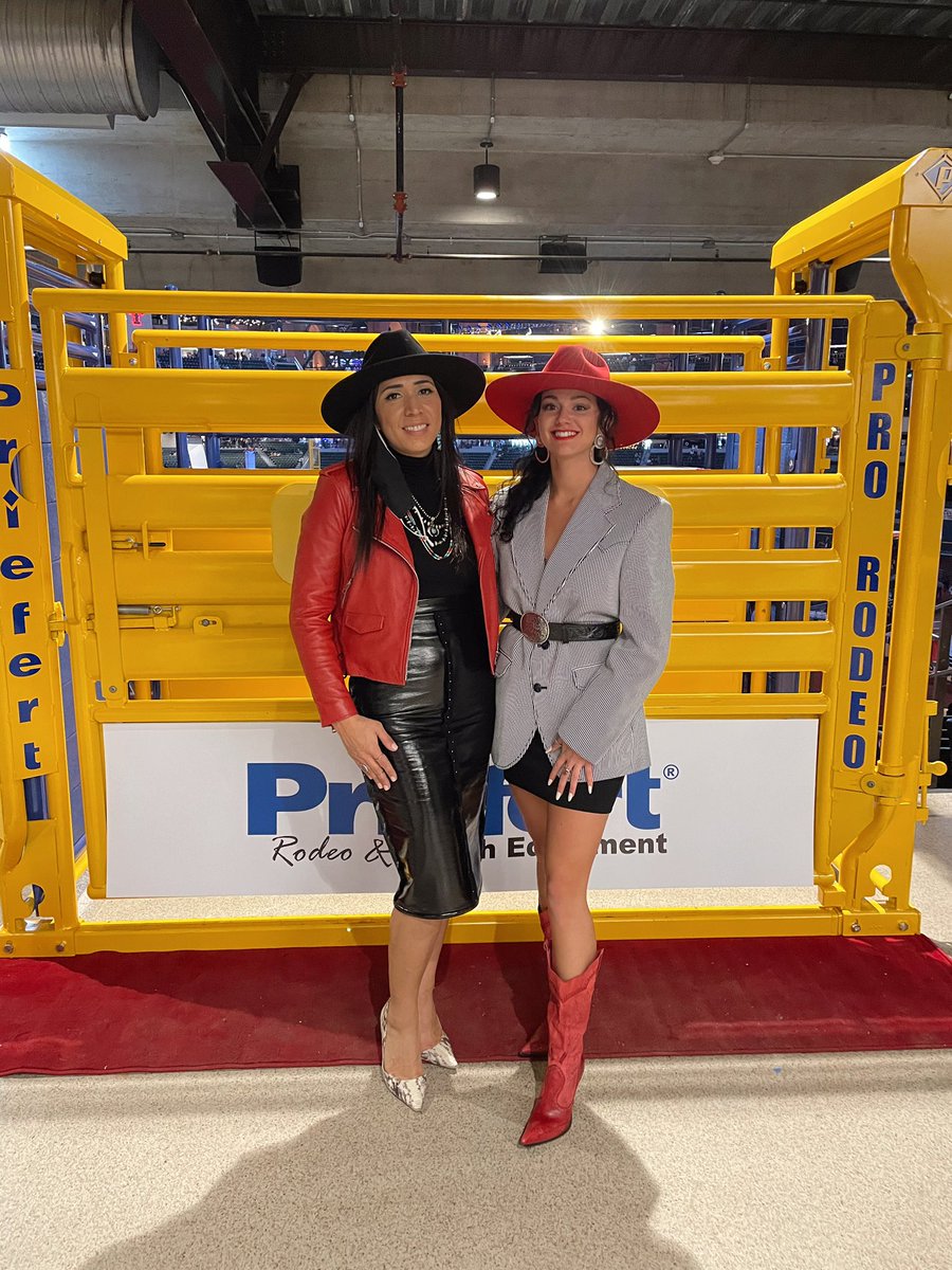jas15_pan's tweet photo. 1) This NFR will be my 4th year working the event for all 10 days. from my very 1st NFR (when I’d never been to a rodeo other than my hometown) I have put together outfits -  50% borrowed 25% thrifted &amp; 25% from shein. ya girl has been living on pennies every NFR. but this year https://t.co/pRsDyDTrNJ