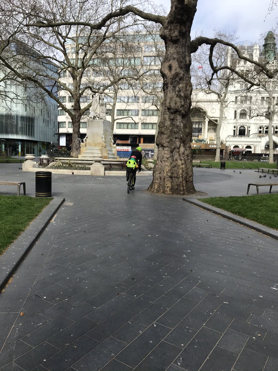 francesca_kms's tweet photo. Wise words @MrJamesMay. Here are some photos from the “surreal video game” which was #Spring2020! #LeicesterSquare #BuckinghamPalace #StJamesPark #TrafalgarSquare #lockdowncycling #biketravel https://t.co/40ZAnhICFN