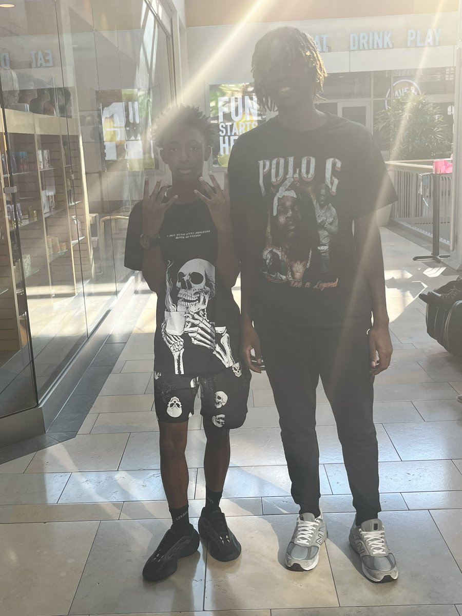 Vazummᴱᴬ tweet media