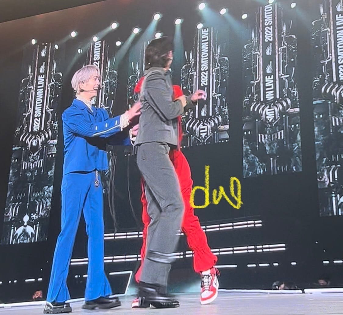 smstandidi's tweet photo. Эти дурачки >>>> 🌍
#SHINee #SMCU2022 #SHINeeWorld https://t.co/gocTS2rrXq