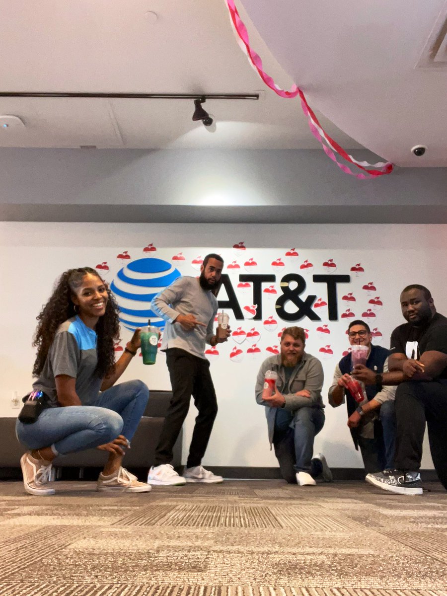 JU2993sWorld's tweet photo. Treated the team to Fit Nutrition and the drinks look just as good as they taste too🔥🔥🤯 @TeamMOHtivate @OHPAunstOHPAble @theeastregion #fitnutrition #LifeAtAtt #OHPA @alexOHPAjones @inju_berry https://t.co/cvltAhPCns