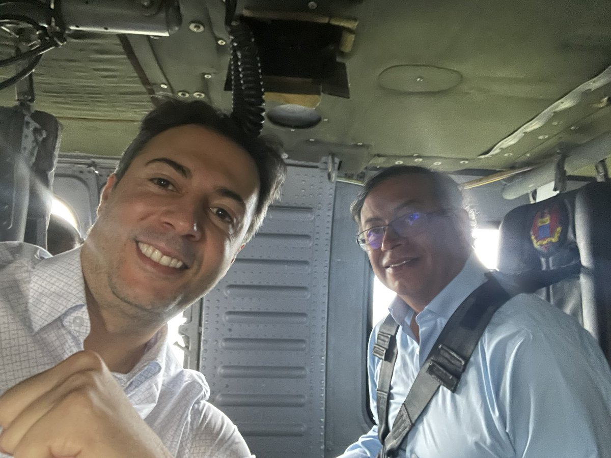 QuinteroCalle's tweet photo. ¿Qué pasaría en Colombia si se acaban todas las guerras? #PazTotal https://t.co/JcEh1PJjyk