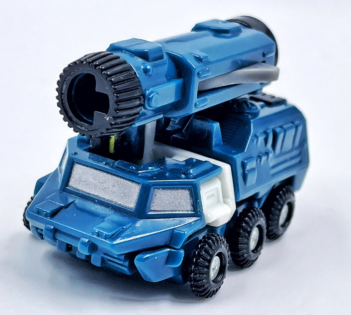 TheBWUproject's tweet photo. BWU: Broad side 
Figure: armada broadside
He tank 
The recoil on that shoulder cannon must hurt https://t.co/0ZgNck9uoI