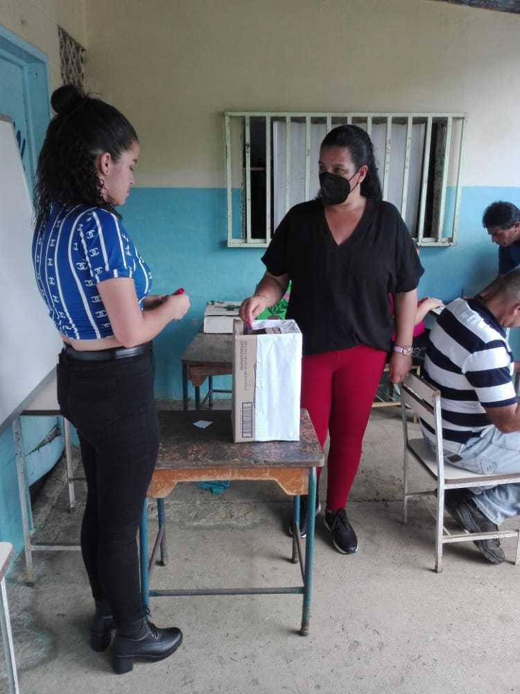 DenitzaQuevedo's tweet photo. #27Ago Desde Altos del Rodeo Pq. El Carmen Mpcio. #Boconó Edo. #Trujillo, participamos en exitosa jornada de elección de Jef@s de Comunidad y Equipo convocada por el @PartidoPSUV construyendo la nueva mayoría!

@Gerardo4fPsuv
#UniónParaLaVictoria
#OrganizarUnirSumar
#ParaTriunfar https://t.co/uCXrNj0aqH