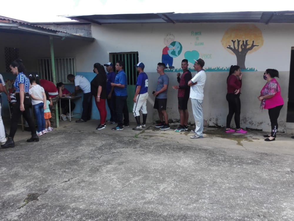 DenitzaQuevedo's tweet photo. #27Ago Desde Altos del Rodeo Pq. El Carmen Mpcio. #Boconó Edo. #Trujillo, participamos en exitosa jornada de elección de Jef@s de Comunidad y Equipo convocada por el @PartidoPSUV construyendo la nueva mayoría!

@Gerardo4fPsuv
#UniónParaLaVictoria
#OrganizarUnirSumar
#ParaTriunfar https://t.co/uCXrNj0aqH