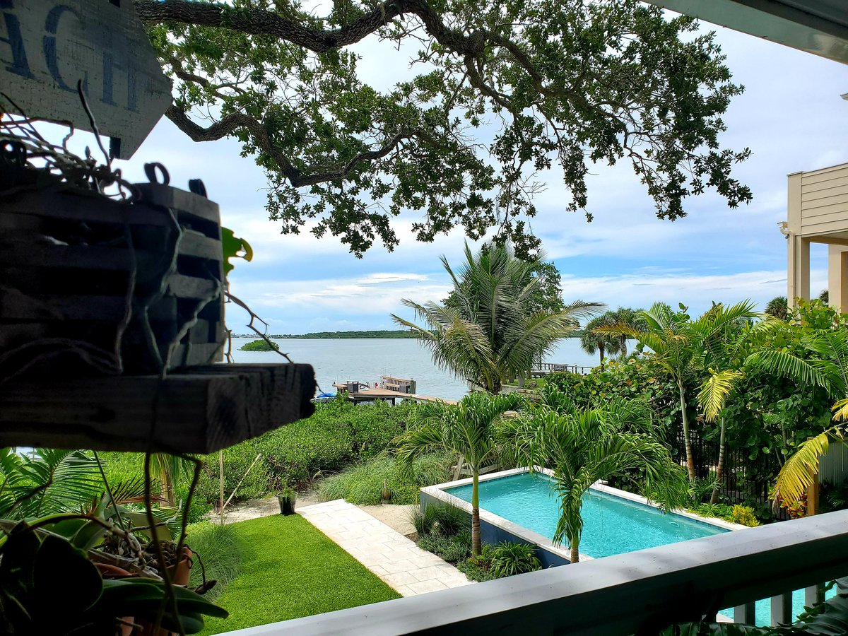 TerriLJohns08's tweet photo. Calling this home for the next week 🌴😎
#findingmyzen #ihavethebestfriends
#RandR https://t.co/xVArJmEPm0