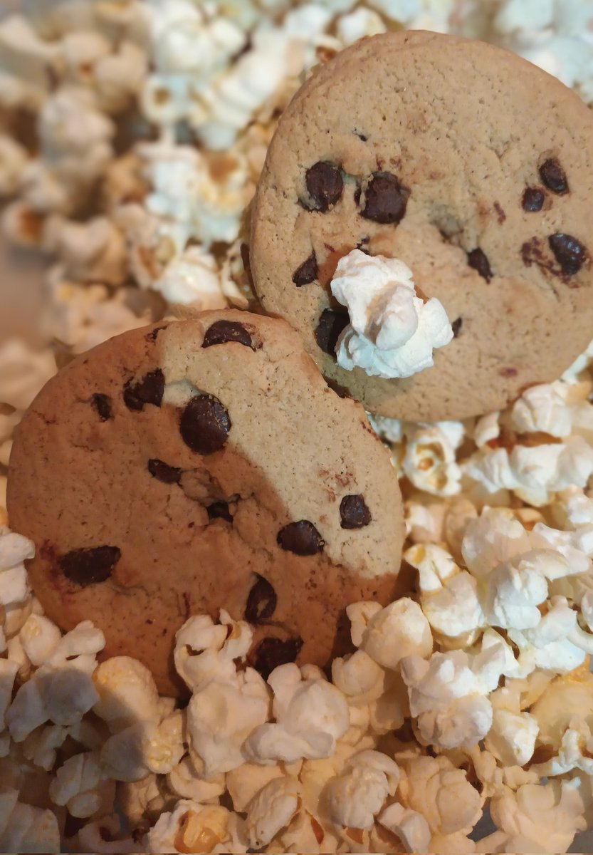 sheisrae_'s tweet photo. What is the thing you like to eat the most? For me it's popcorn and chocolate chip cookies ☺️
@CTSCollegeTT #SaturdayVibes #CTSCollegeTT #SaturdayMood #snack #Foodie https://t.co/VBDwsLTZMM
