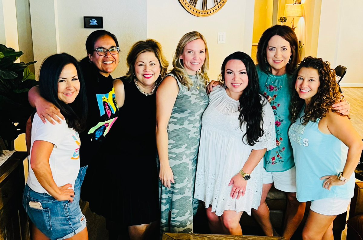 We might be scattered throughout the city but we always find our way back! ♥️ <a href="/Dpin1967/">Debra Pinon</a> <a href="/mjmart71/">Mary Jo Martinez</a> <a href="/ednaeg13/">Edna G. Dominguez</a> <a href="/lisacas86071636/">Lisa R. Castillo</a> <a href="/mguerra_saenz/">Marisa Guerra Saenz</a> <a href="/MelMtz81/">Ms.MMartinez</a>