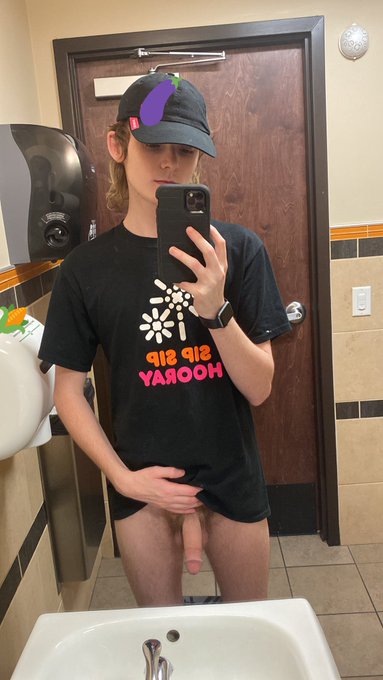 this shift is slow and boring https://t.co/jghR57KLJ3