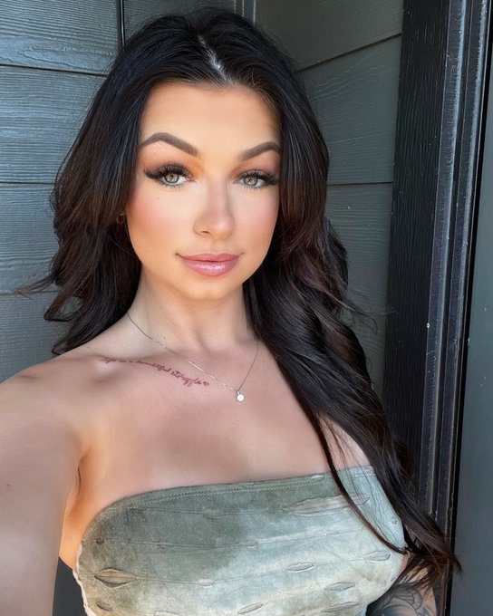 Choke me, respectfully 🫶🏼 https://t.co/xy0J5kM1mL