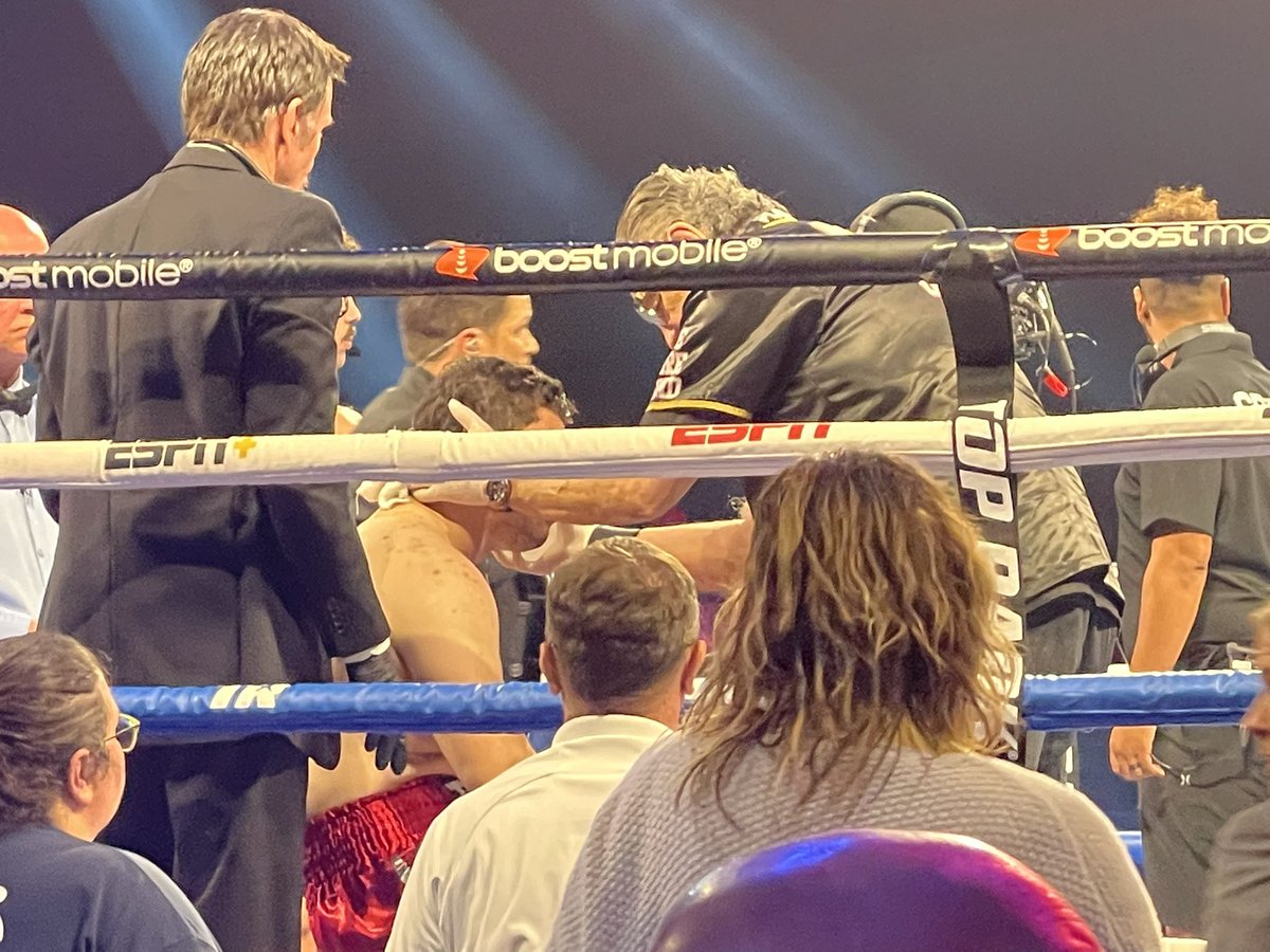 DaBoxingDoc's tweet photo. What a knockout by Torrez. Hope Canelo is ok. @StitchDuran does his magic again. He wakes up.
#PedrazaCommey #CommeyPedraza #Ghanaboxing #daboxingdoc https://t.co/dNxAicSbNU