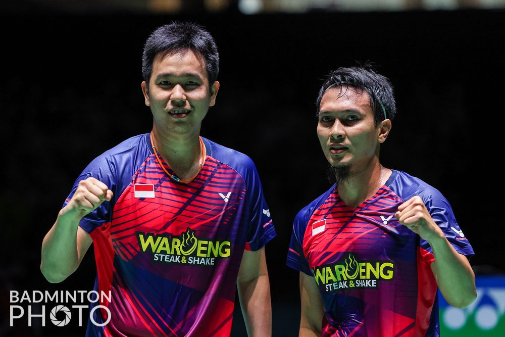 OmaGillClark's tweet photo. Not only are Ahsan/Setiawan in their 4th WC final today, &amp; never beaten as a PAIR at the #BWFWorldChamps, but Ahsan is also contesting his 50th career final today, &amp; Setiawan his 75th. 
The perennial record breakers are setting new standards!
#GillsFunFact 
📷 @badmintonphoto_ https://t.co/AK6uGUKCvJ
