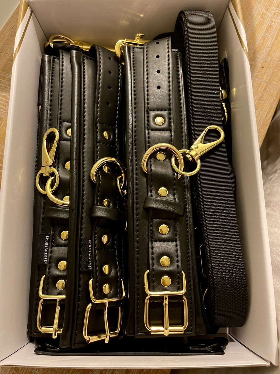 InGoodHandsx's tweet photo. Now which of you boys think you deserve to be the first to try out my new bed restraints? https://t.co/llDVrympKC