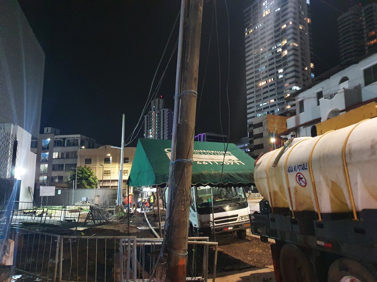 rwilliamsa20's tweet photo. @GinaFranceschi @JCBellaVista @MOPPma @ProtegeryServir @panamamunicipio @AlvaroAlvaradoC Estan picando fuera de la calle, no entendemos porque hacer esto a las 9:30 p.m., cero planificación, cero responsabilidad, cero ingeniero responsable. No respetan decretos de ruido, no respetan leyes de Panamá. https://t.co/aSXFUzKtx0