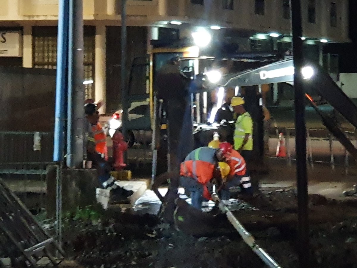 rwilliamsa20's tweet photo. @GinaFranceschi @JCBellaVista @MOPPma @ProtegeryServir @panamamunicipio @AlvaroAlvaradoC Estan picando fuera de la calle, no entendemos porque hacer esto a las 9:30 p.m., cero planificación, cero responsabilidad, cero ingeniero responsable. No respetan decretos de ruido, no respetan leyes de Panamá. https://t.co/aSXFUzKtx0