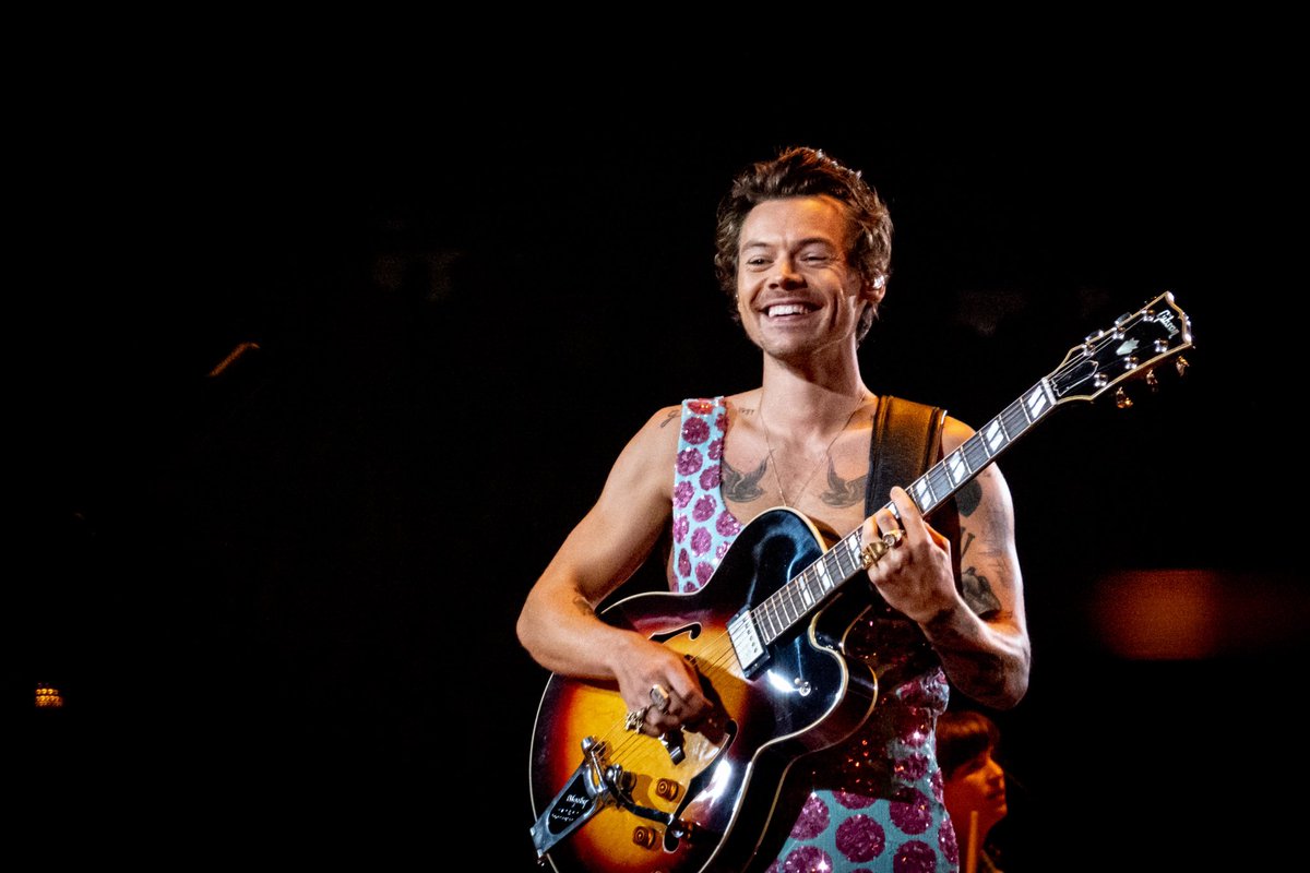 marianagphoto's tweet photo. 😀😀😀😀😀😀

#HarryStylesLoveOnTour #LoveOnTourNewYork https://t.co/CO6aoMdPim