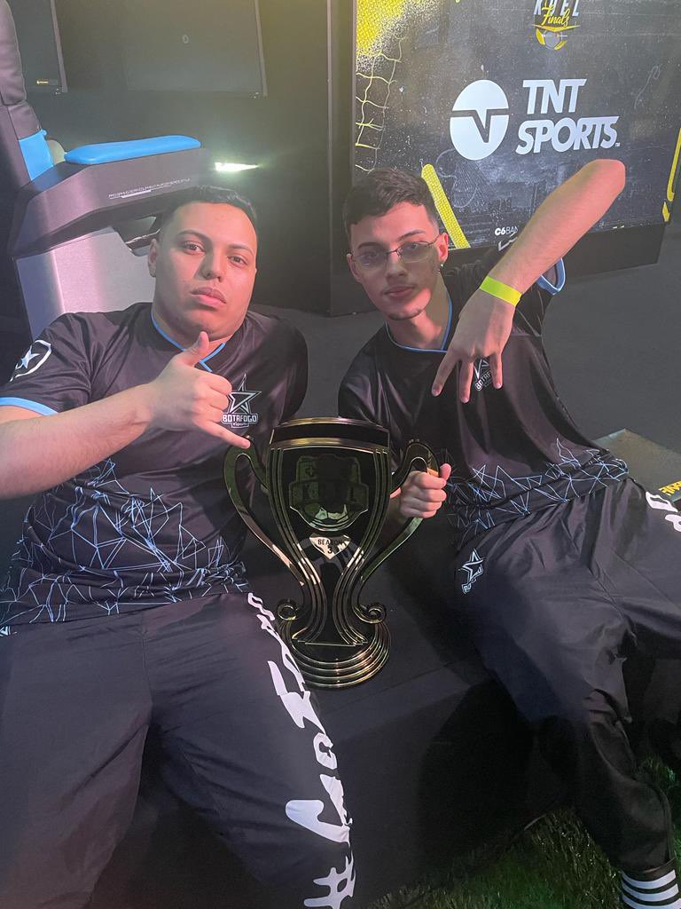 E TEVE VITÓRIA E SACRADOS CAMPEÕES BRASILEIROS COM OS MENINOS EMPRESTADOS AO <a href="/BotafogoeSports/">Botafogo eSports</a> 🥇💃

Criados em casa, <a href="/Young192_/">Young</a> e @SPQR_Nathansr22 garantiram a vitória do Botafogo eSports na Koel Finals 😎

Amo vocês, tamo junto e #GoSPQR