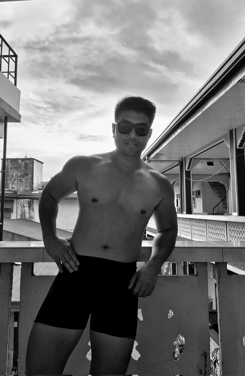 Kanino ka lang? #dadbodforlife #Silhouetteshot #PuertoGalera #Day2 #HappyLongweekend