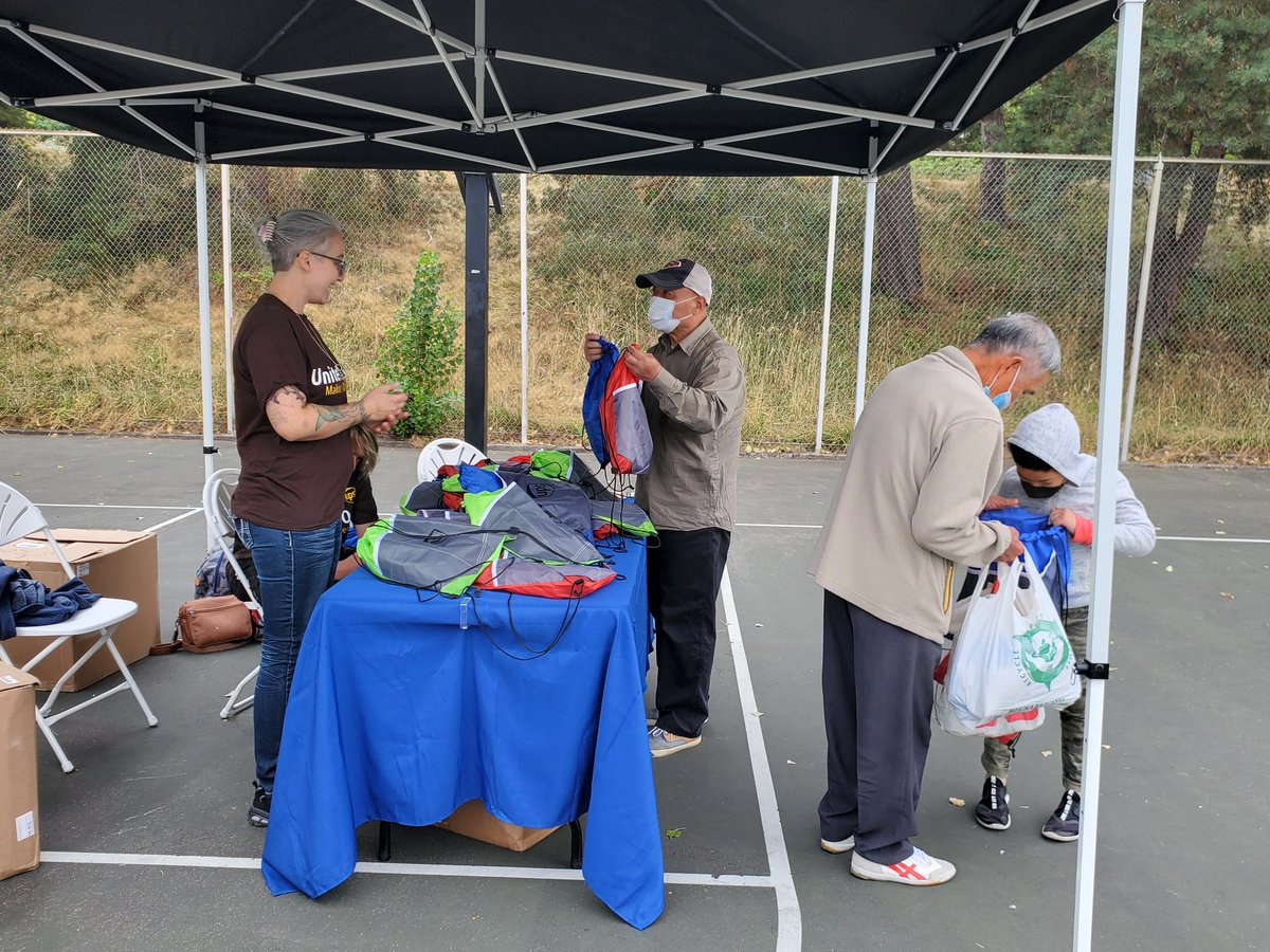 Seattle PD invited UPS to help give beds to kids who don't have one. 300 beds ordered!!! Amazing day💖
<a href="/gditto3/">Geoffery McKenzie</a>
<a href="/heIIrazor/">Jason Hell</a>
<a href="/rpg4169/">Ryan Gallegos</a>
