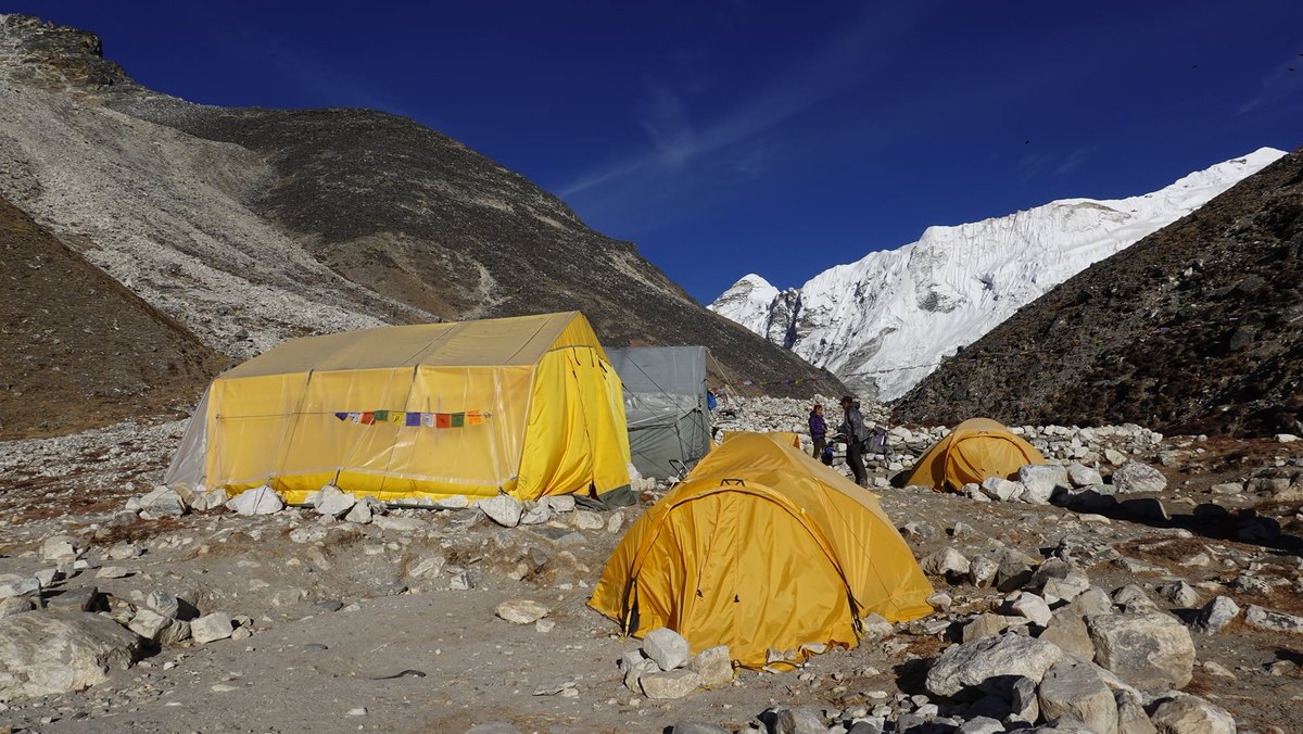 AFTreks's tweet photo. The trail heading towards Island Peak Base Camp offering classic view of Island Peak en route from #Dingboche to #Chhukung. 

#IslandPeak #Expedition #Mountains #Himalaya #Everest #Trekking #NepalTourism #TravelNepal #NepalNOW #AnnapurnaFoothills #Nepal #NepalisOpen #VisitNepal https://t.co/1tQyQSfOir