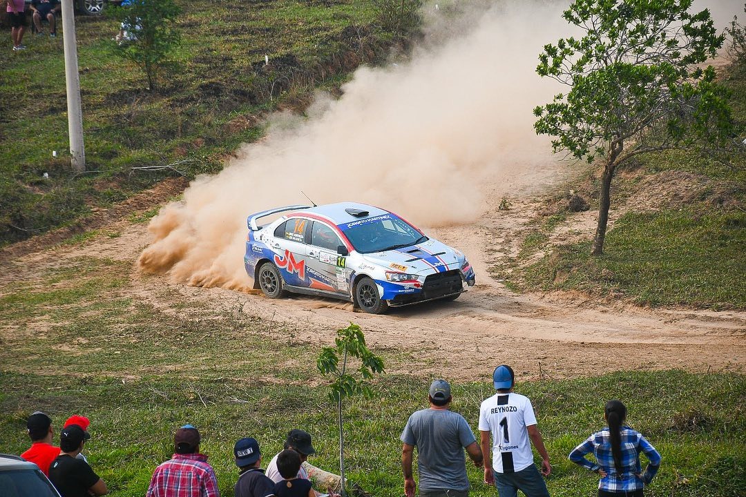 LaRazon_Bolivia's tweet photo. #Automovilismo #RallyCodaSur
.@Marcas_LaRazon 
El piloto Roberto Saba fue el mejor boliviano en la primera etapa del Rally Sudamericano que se corre en Santa Cruz, cuarta fecha del Campeonato Sudamericano de Rally y séptima parada del Campeonato Nacional (📸 Rally Codasur) https://t.co/QkNKsDGM4v