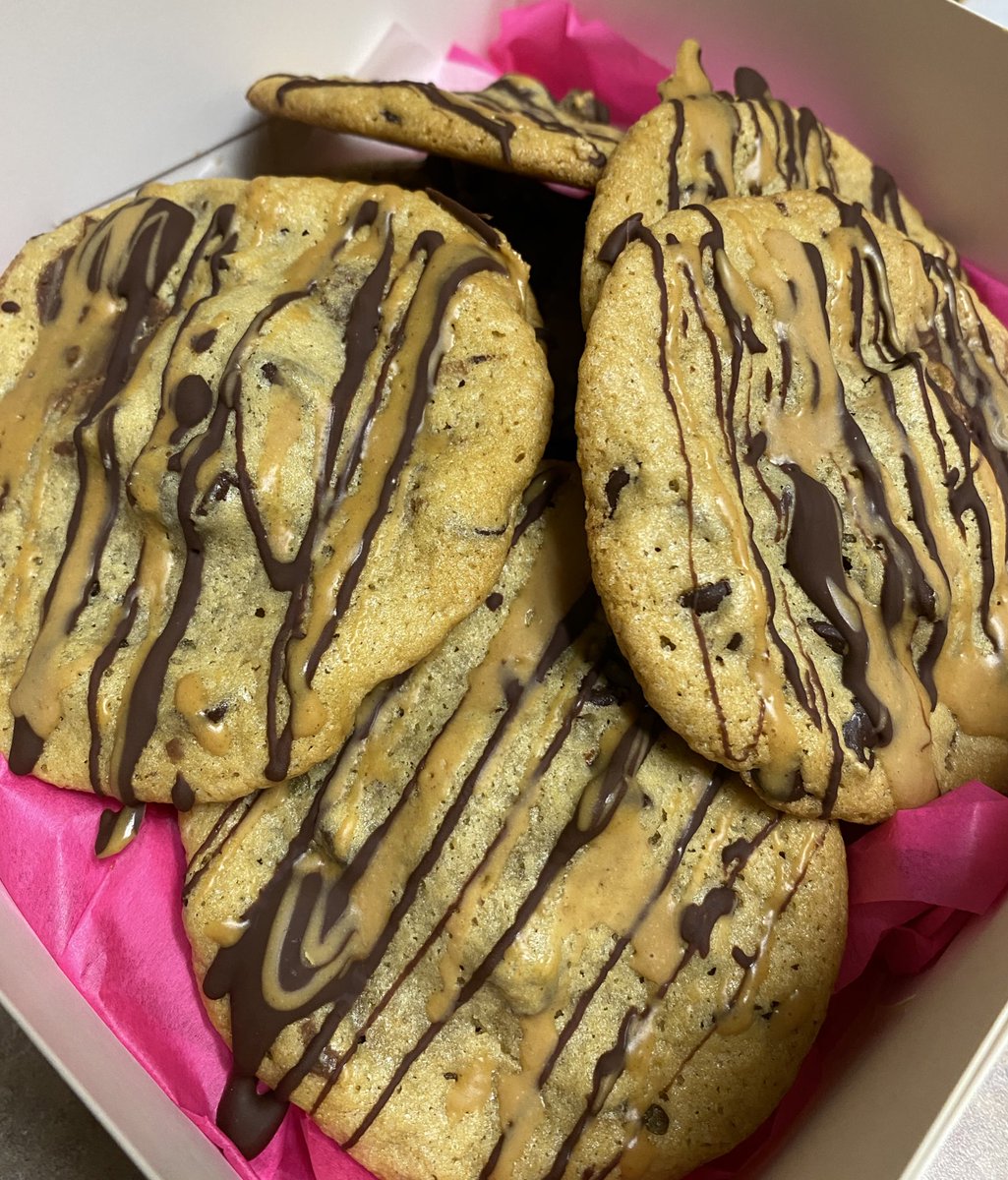getbaked210's tweet photo. Chocolate chip cookie stuffed with Reeces cup, drizzled with chocolate and peanut butter 😋💕 should I add this to my regular menu??? https://t.co/7wSqmPBEem