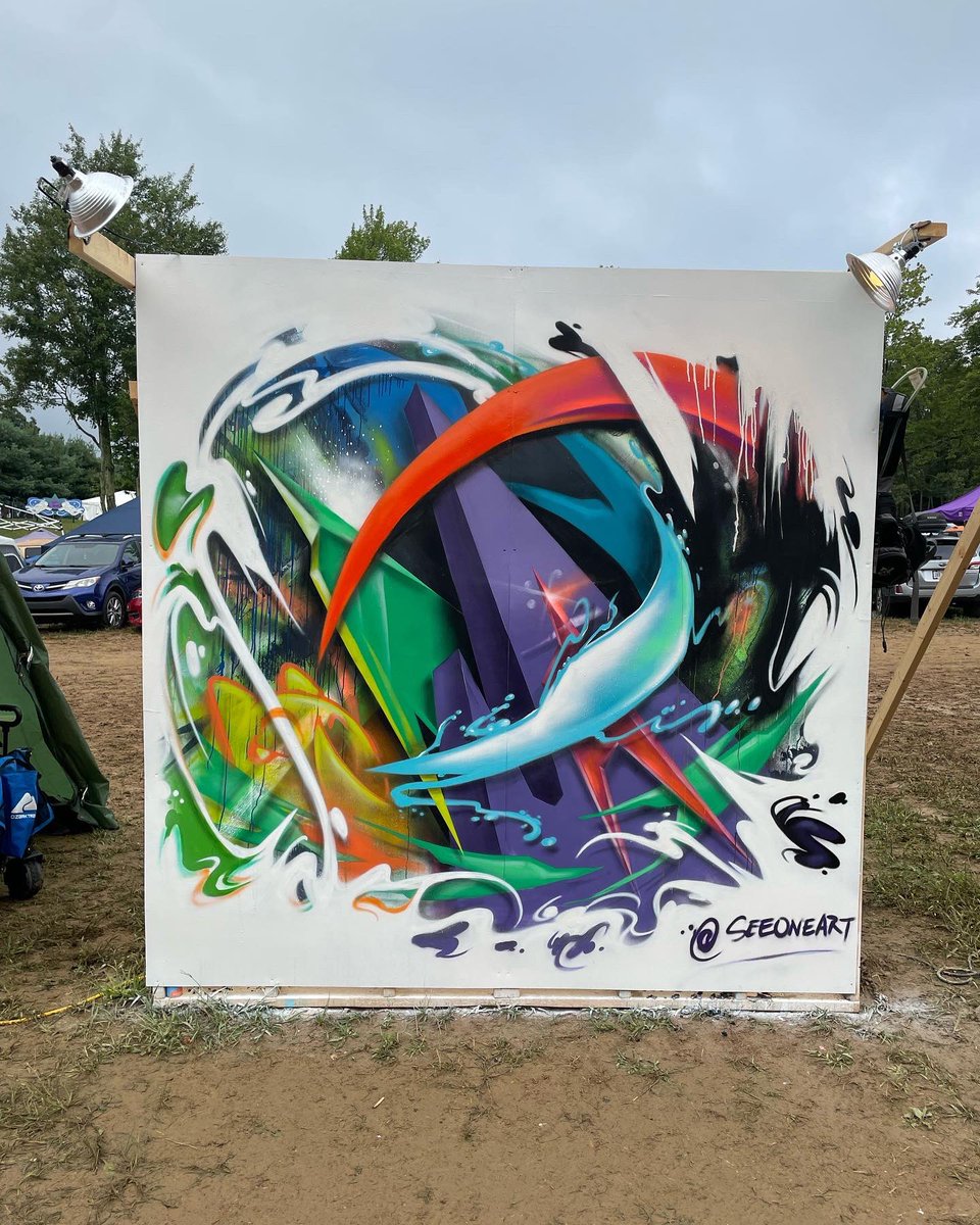 Seeoneart's tweet photo. Final shot of my mural for #secretdreamsfestival in Ohio last weekend. I made 6 sketches but when I got there I decided to just feel the vibes and freestyle the wall #art #streetart #graffiti #abstractexpressionism #seeone #shards https://t.co/TBJZ5zakNb