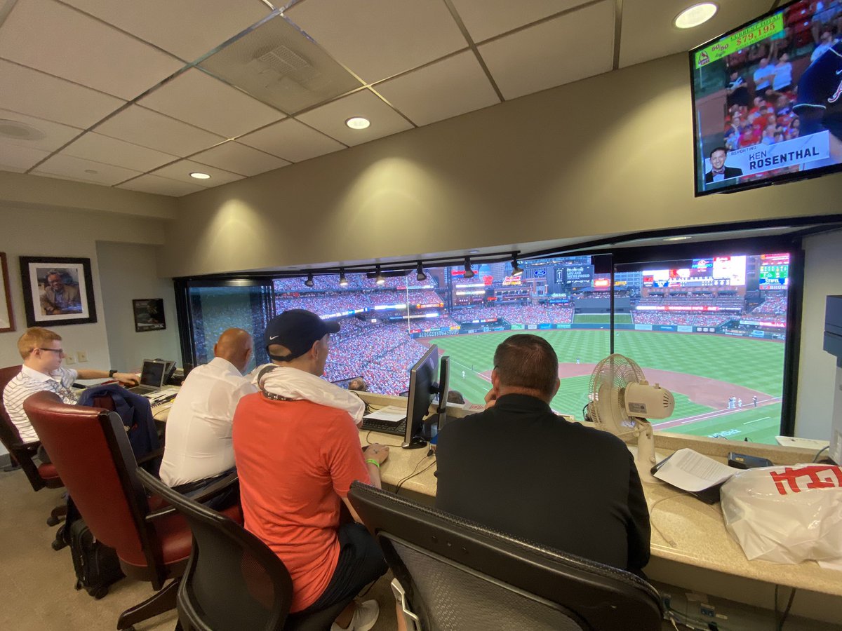 JaredKraus's tweet photo. Wonderful time tonight chatting it up with one of St. Louis’ (and MLB’s) finest, @DannyMacTV. https://t.co/1ie113pfpg