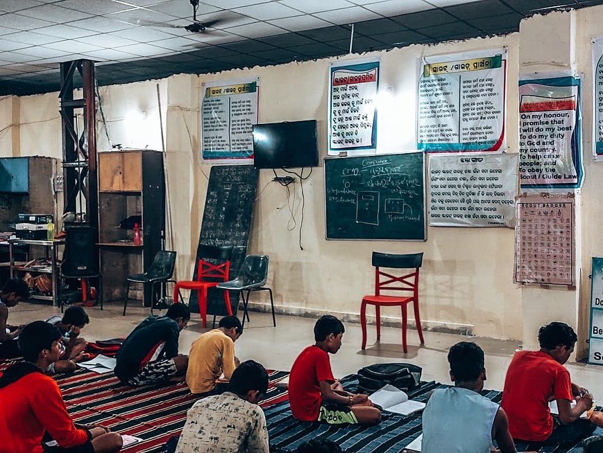 RotaractClubo10's tweet photo. Rotaract Club of Millennium Royal has given computer to our 2nd Pathasala at Vanavasi Kalyan Ashram.
#rotaryinternational #rotary
#rotaract #rotaractclub
#rotaractors #rotaractpower
#rotaractmillenium #bbsrroyal
@RotaryDE https://t.co/9OO7X0tuV6