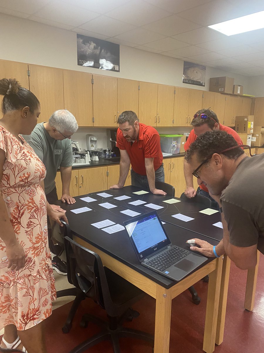 ScienceRoses's tweet photo. It was a great day training teachers for ADI! Such amazing collaboration and conversations! These teachers are definitely prepared to create future ready students! #ADIscience #fisdmadetoshine https://t.co/4WM8YZ20AA