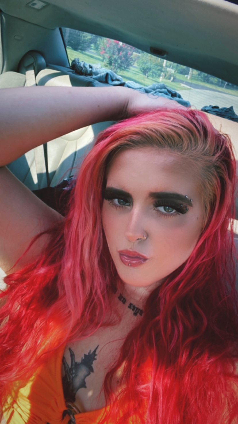 Rosieee🥀 (@RosieeeRedd81) / Twitter