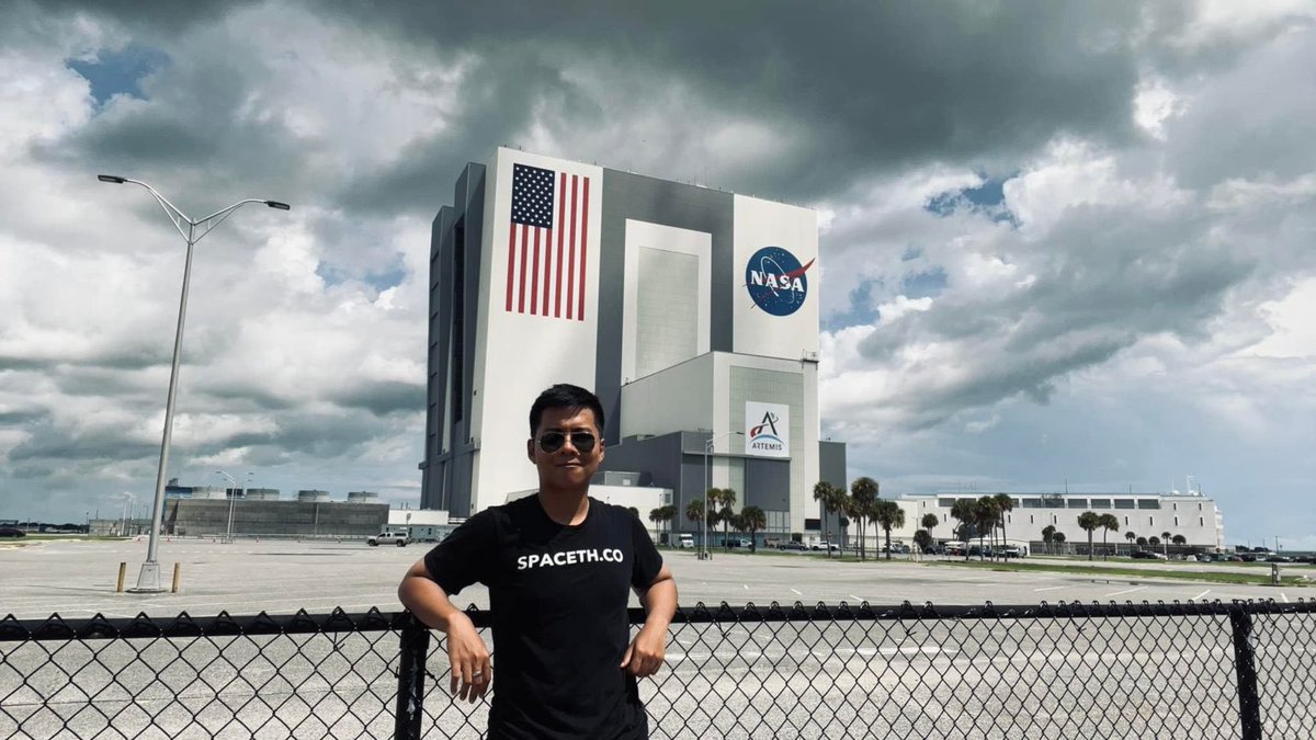 spacethnews's tweet photo. ทีมงาน Spaceth เตรียมรายงานบรรยากาศสด ๆ จากแหลมคะแนเวอรัล สหรัฐอเมริกา สำหรับการปล่อยจรวด SLS ในภารกิจทดสอบ Artemis I จุดเริ่มต้นของการกลับสู่ดวงจันทร์ #Artemis #ArtemisTH https://t.co/9w5n95HohF